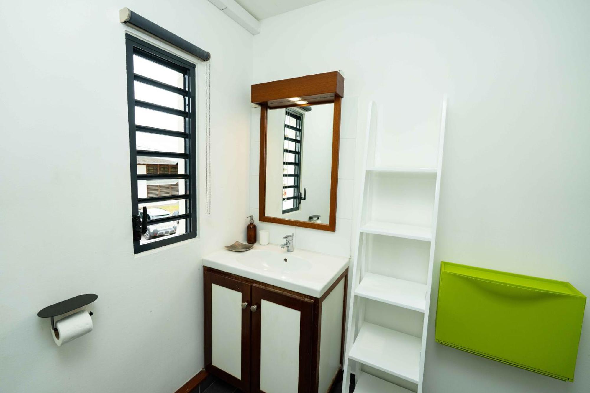Hibiscus Standing- Appartement Cosy- 2 Chambres Climatisees- Cuisine Equipee- Wifi-Terrasse กาแยน ภายนอก รูปภาพ